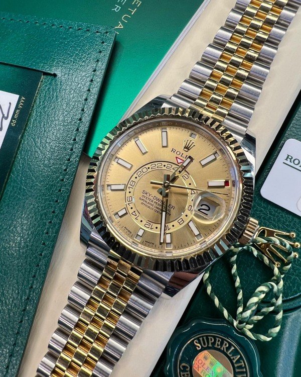 Amazing Rolex Sky Dweller Watch For Men (APS36)