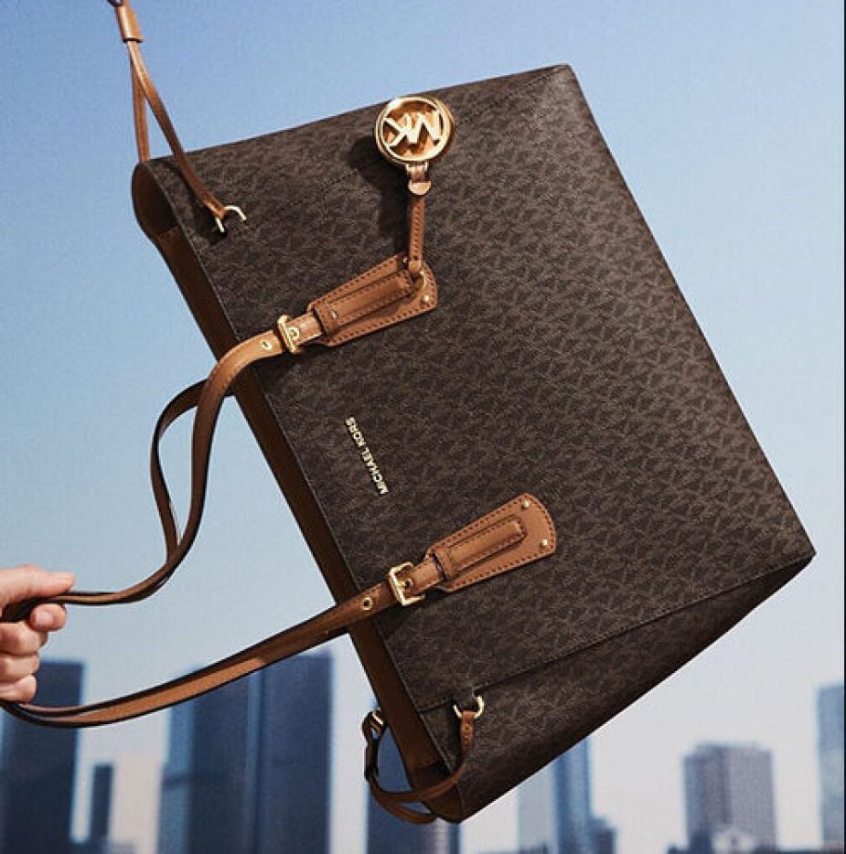 Michael Kors Voyager Coffee Signature Tote Bag