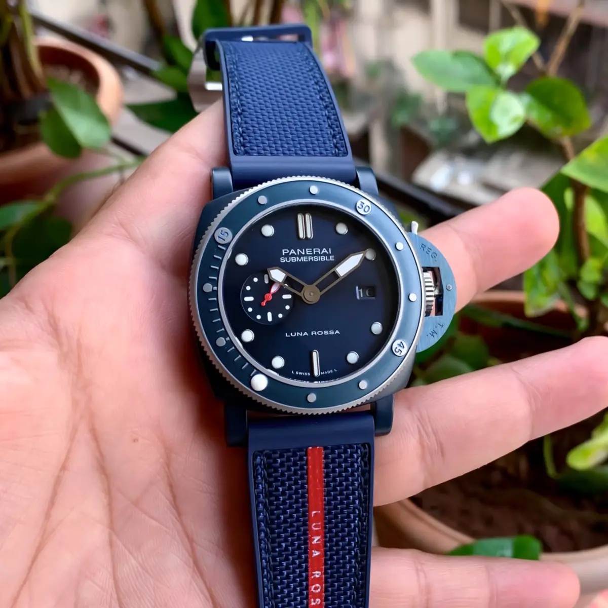 Luminor Panerai Submersible Quaranta Quattro Luna Rossa