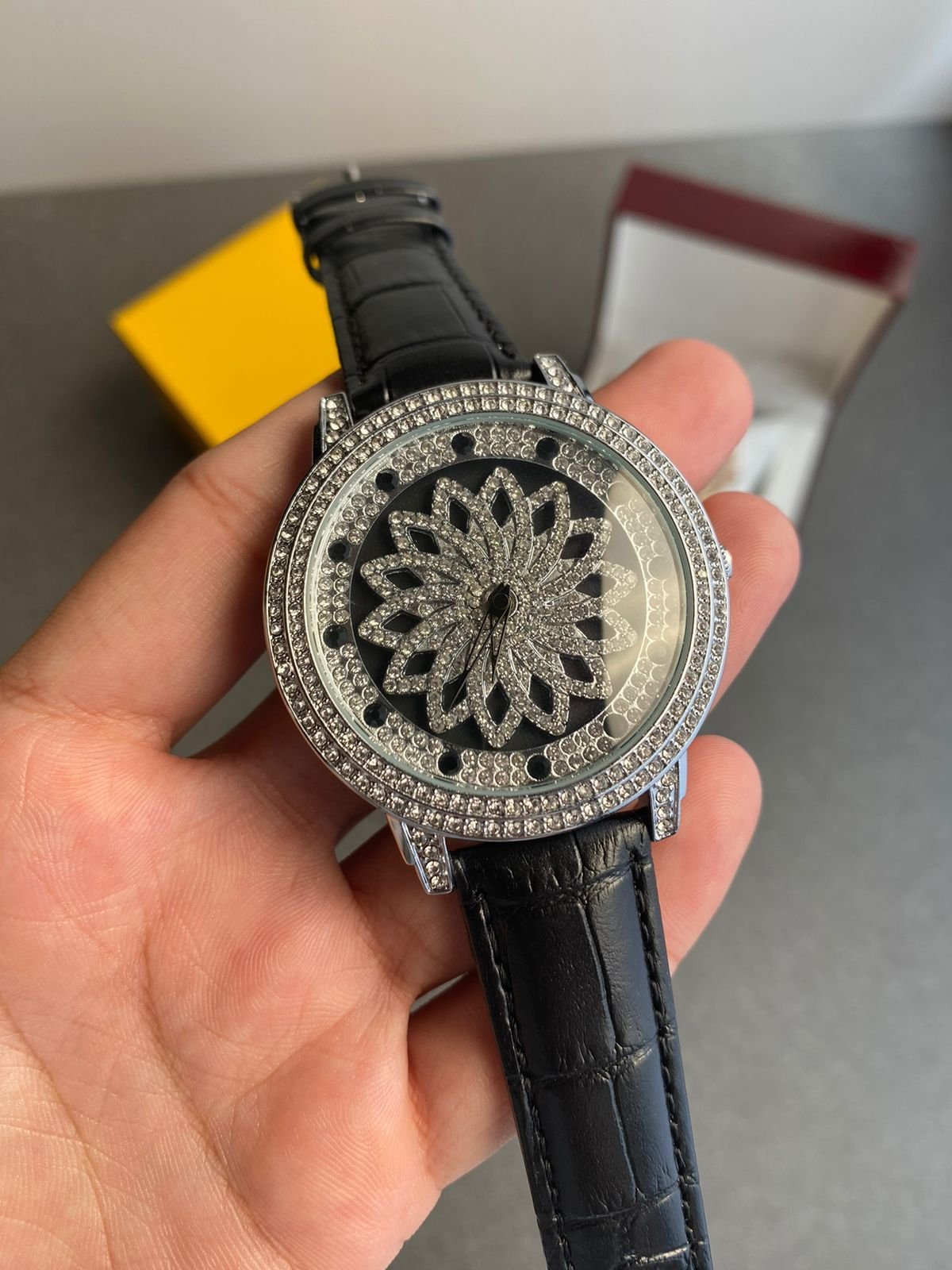 Luxurious New Diamond Spinner Leather Watch (KDB-902)