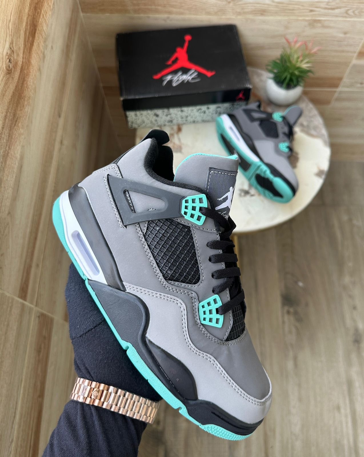 Jordans Retro 4 – Green Glow Edition