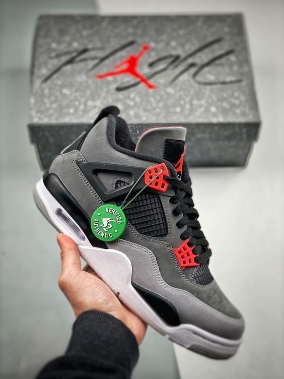Jordans Retro 4 – Midknight Navy Edition