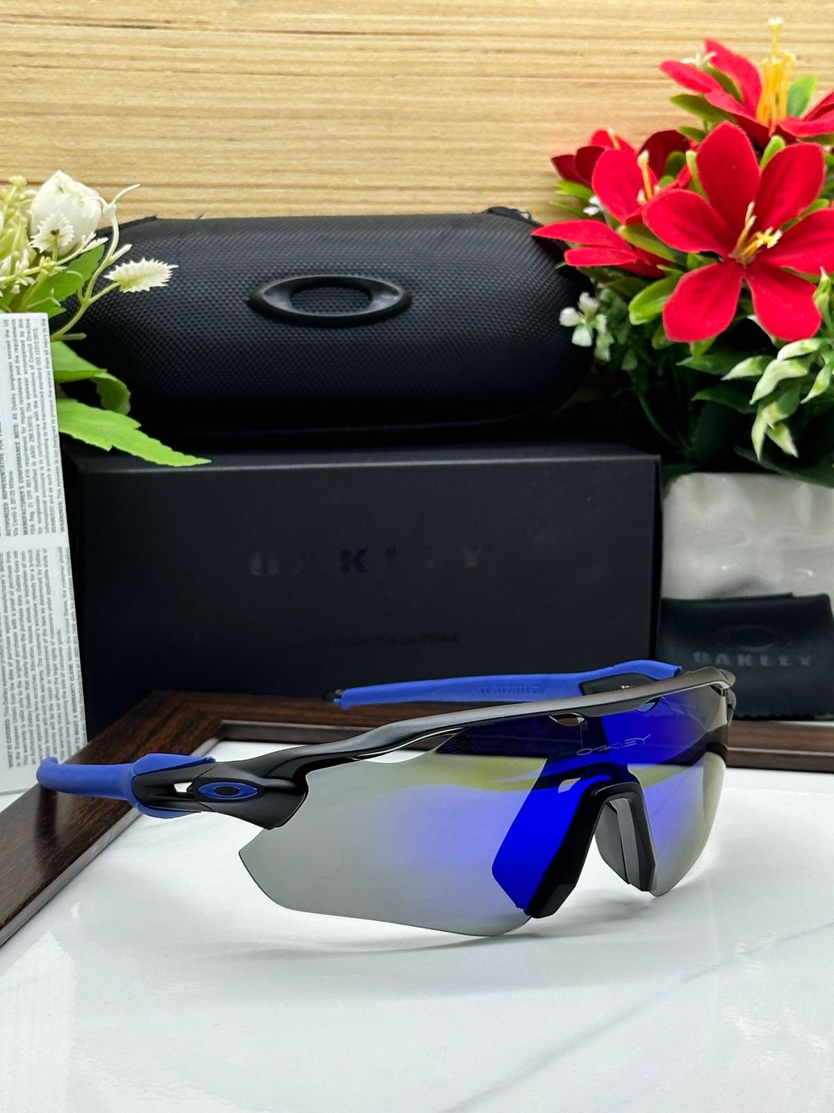 Oakley Sports Sunglasses (Blue)