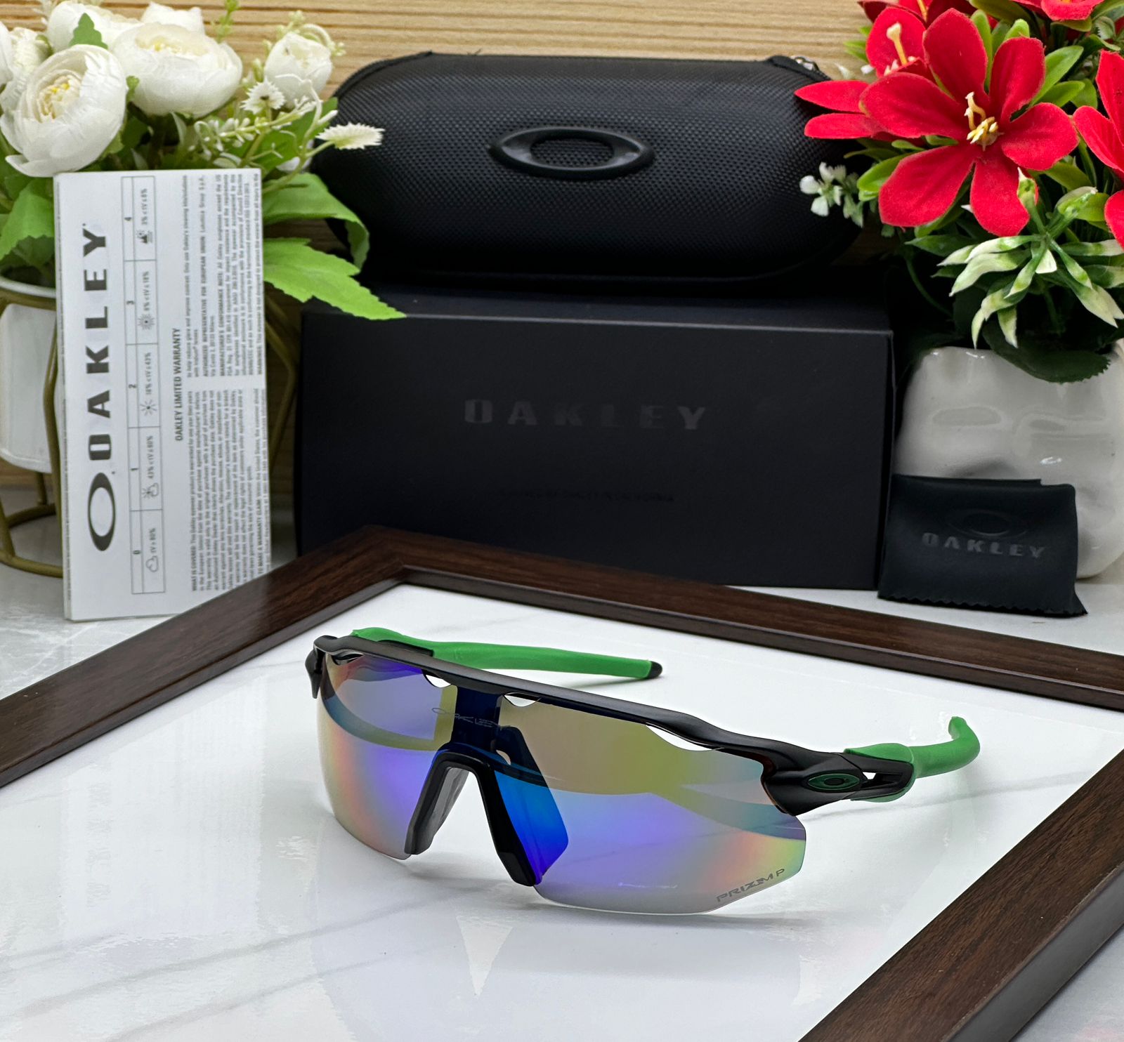 Oakley Sports Sunglasses (Green)