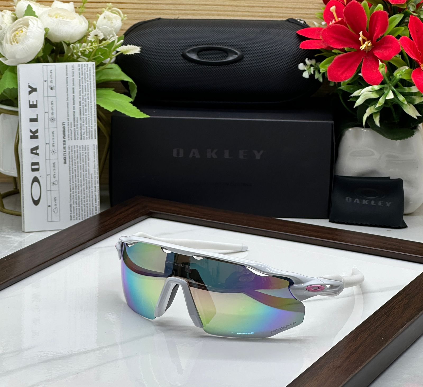 Oakley Sports Sunglasses (White)