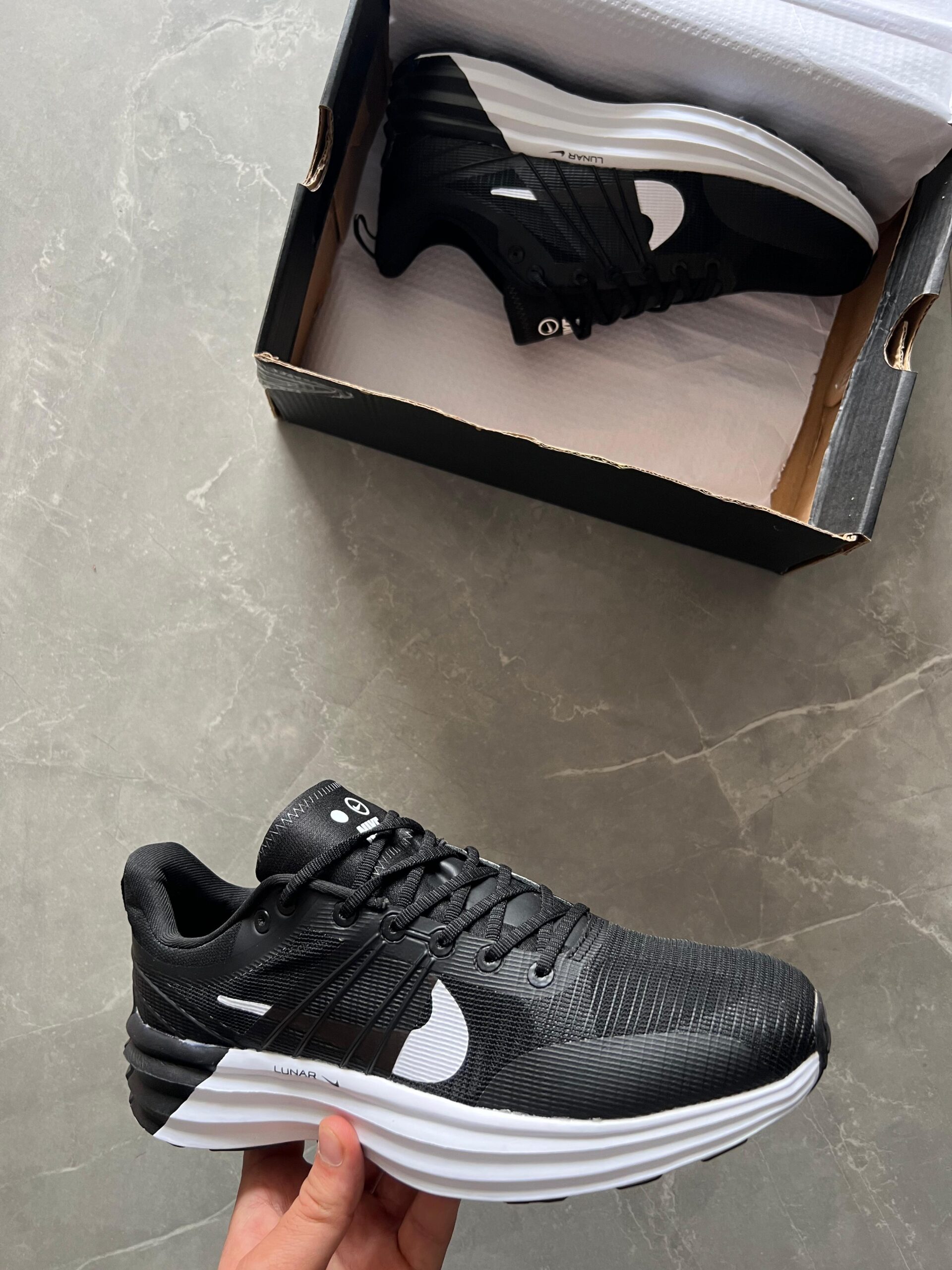 Nike Lunar Roam Sneakers