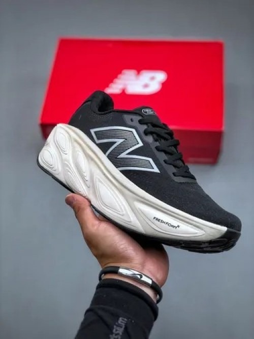 New Balance Fresh Foam X More EVOZ V5 Black White Sneakers