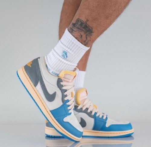 Nike Air Jordan 1 Low SE Tokyo Vintage Sneakers