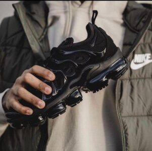 Nike Vapormax Plus Triple Black