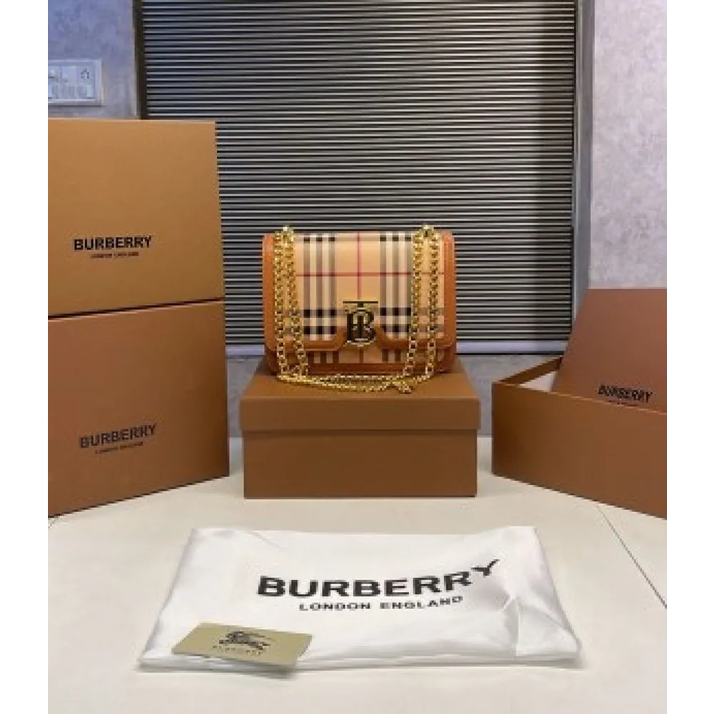 Burberry Handbag For Women (BOT942)