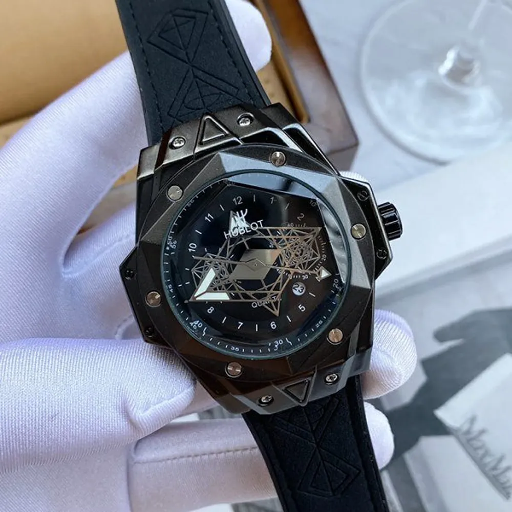 Buy Classy Hublot Big Bang Watch For Men (TW302)