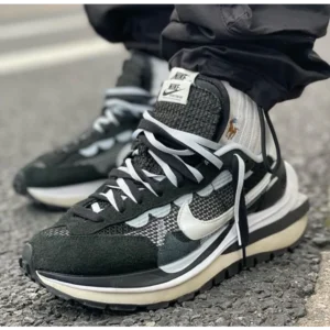 Nike x sacai VaporWaffl Black and White Men Shoes (FT624)