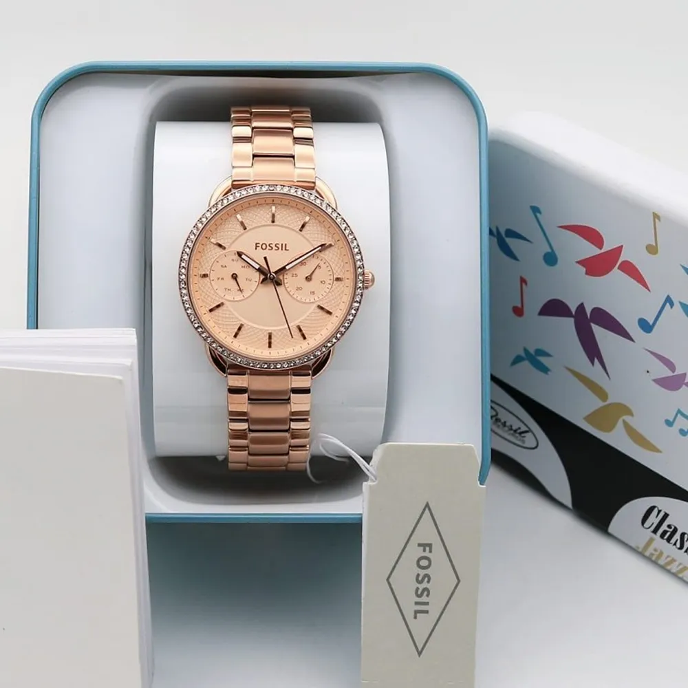 Classy Fossil Watch For Women (J2151)