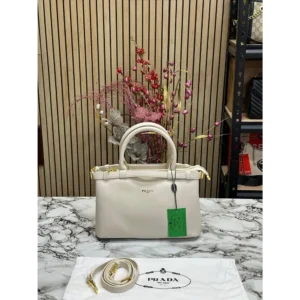 Luxurious Prada Handbag For Women (CSO2244)