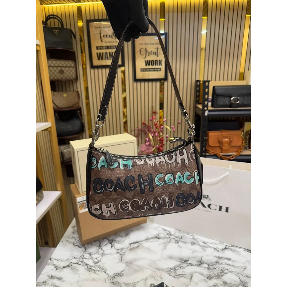 Classy Coach Handbag For Women (J1906)