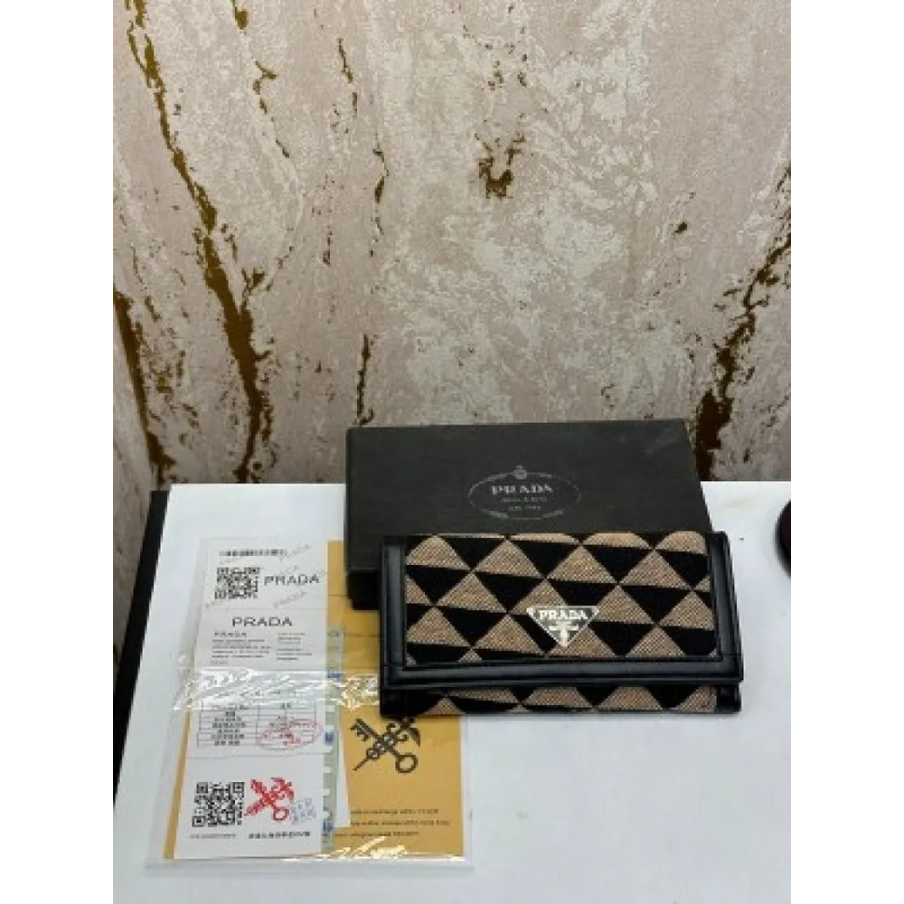 Trendy Prada Wallet For Women (J2439)