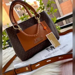 Luxurious Michael Kors Handbag For Women (CSO2320)