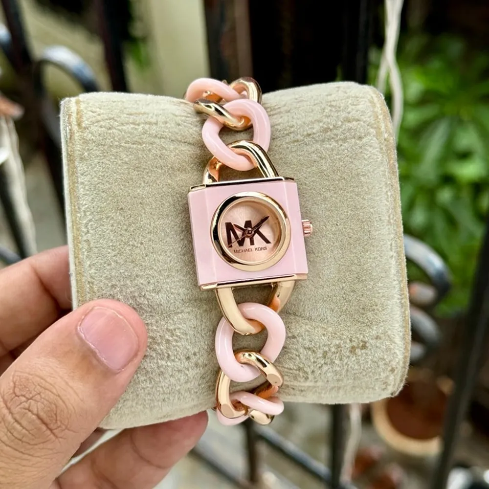 Classy Michael Kors Watch For Women (J2163)