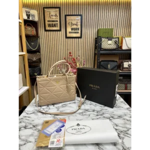 Luxurious Prada Handbag For Women (CSO2337)