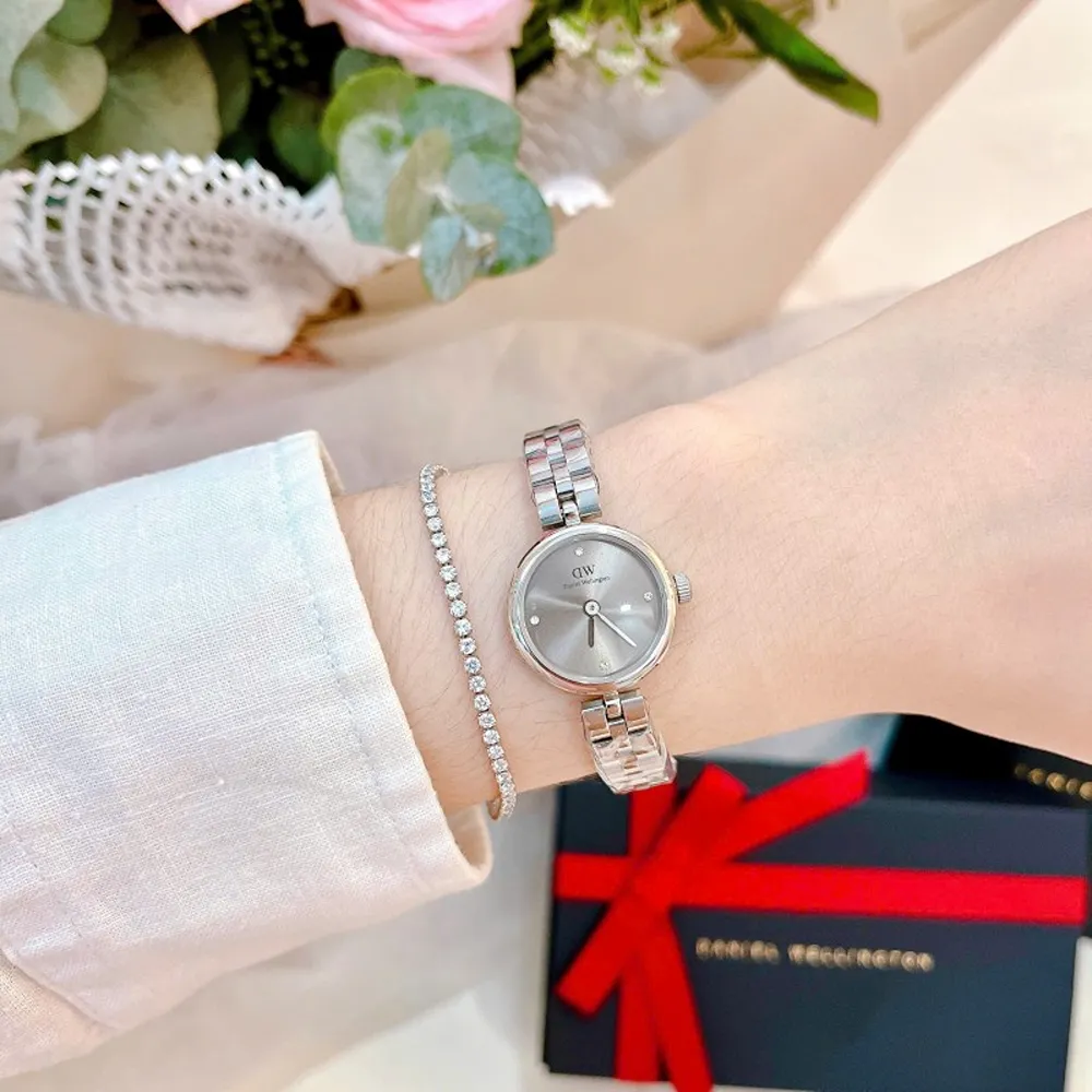Classy Daniel Wellington Watch For Women (J2140)