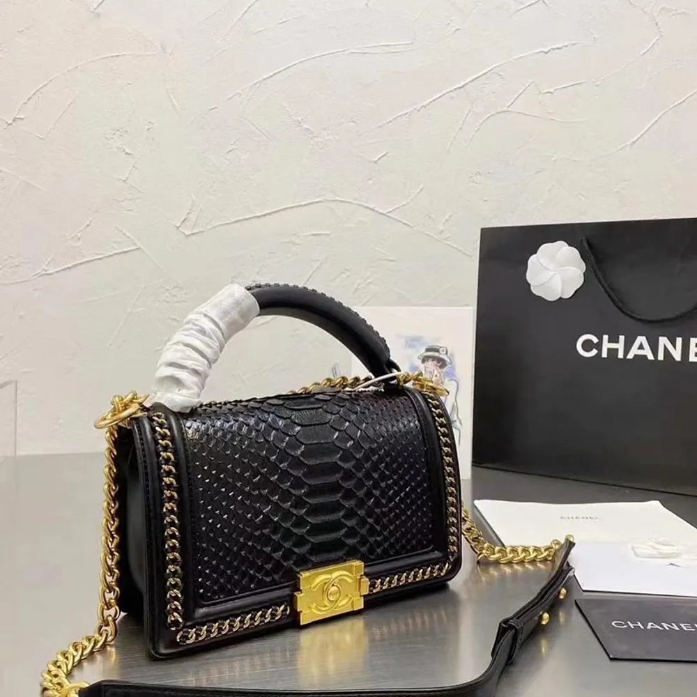 Luxurious Chanel Handbag For Women (CSO2230)