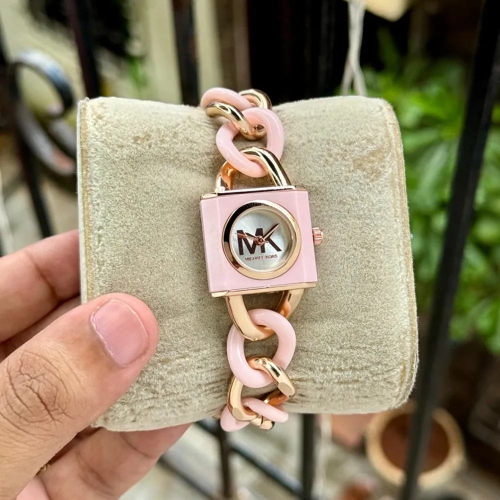 Classy Michael Kors Watch For Women (J2166)