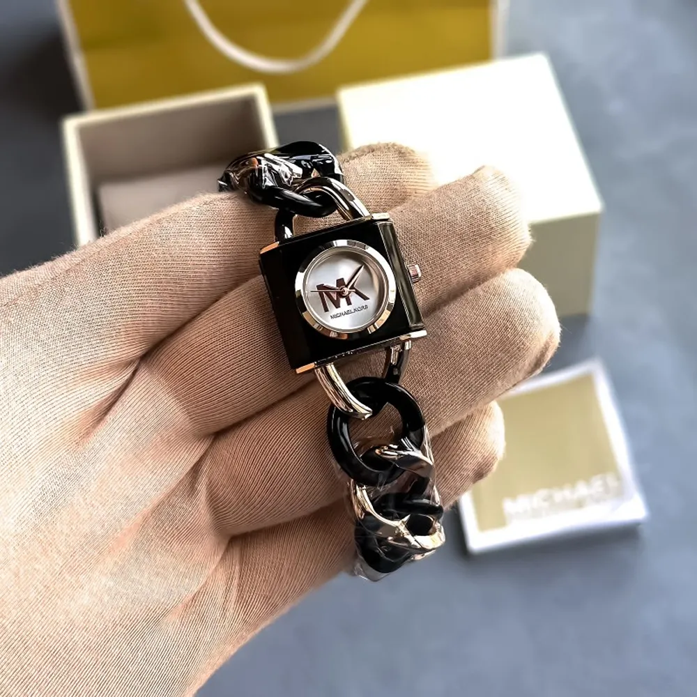 Classy Michael Kors Watch For Women (J2210)
