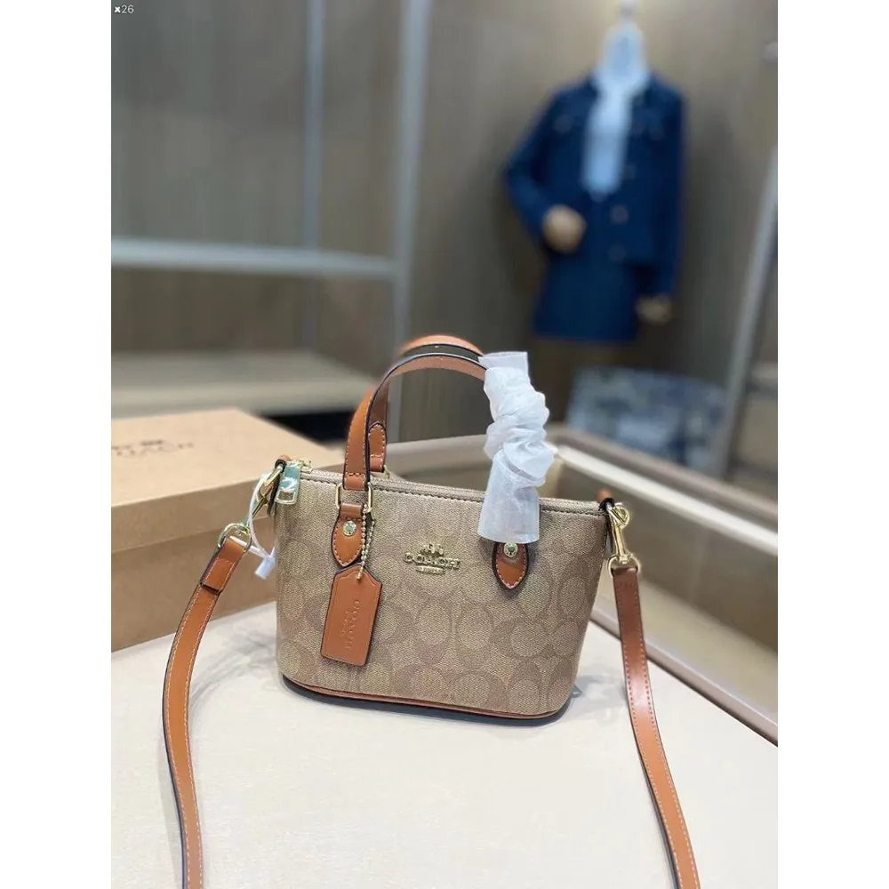 Classy Coach Handbag For Women (J1644)