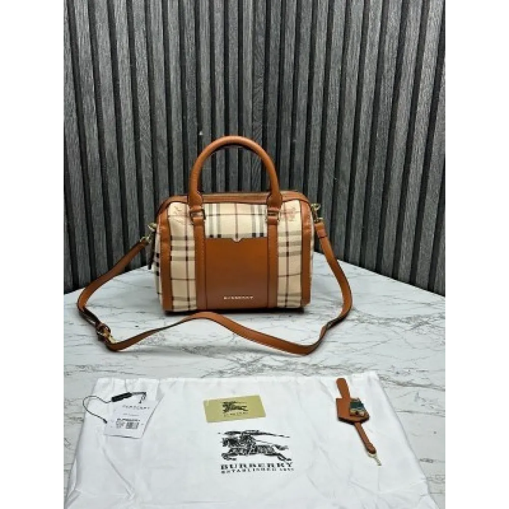 Classy Burberry Handbag For Women (J1967)