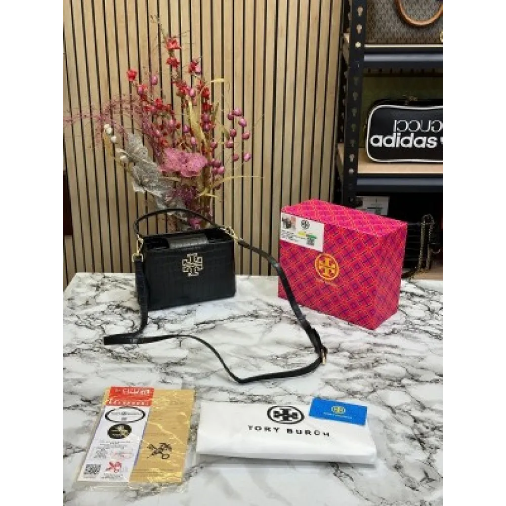 Imported Tory Burch Handbag (J2739)
