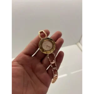 Classy Gucci Watch For Women (J2218)