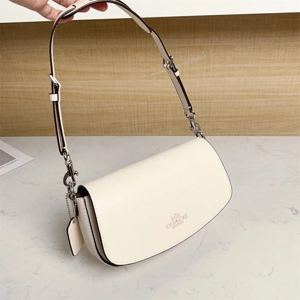 Classy Coach Handbag For Women (J1988)