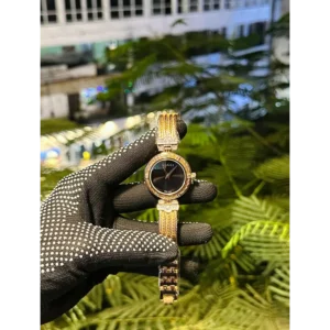 Classy Gucci Watch For Women (J2221)