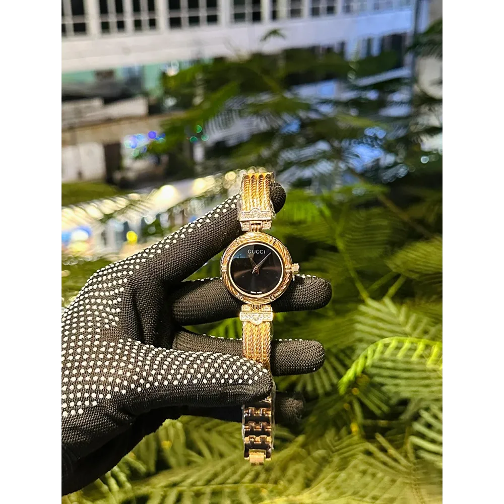 Classy Gucci Watch For Women (J2221)