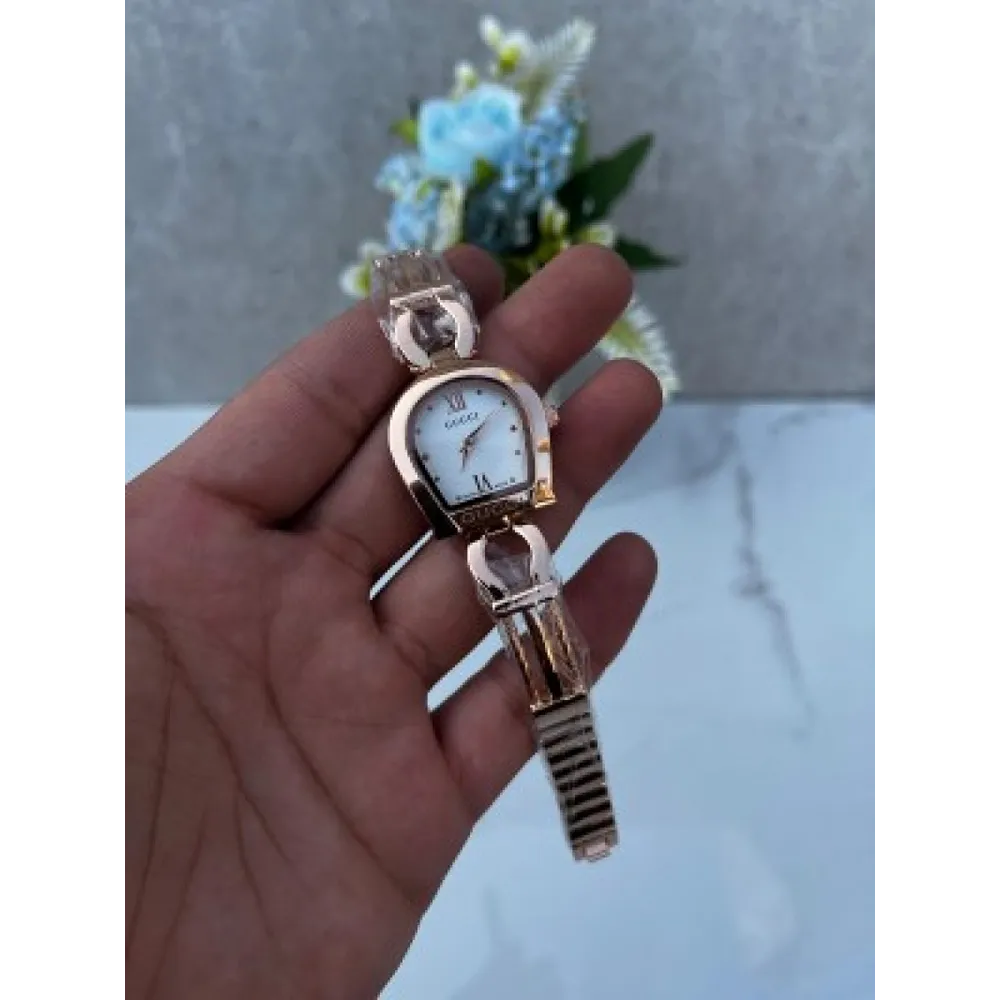 Classy Gucci Watch For Women (J2228)