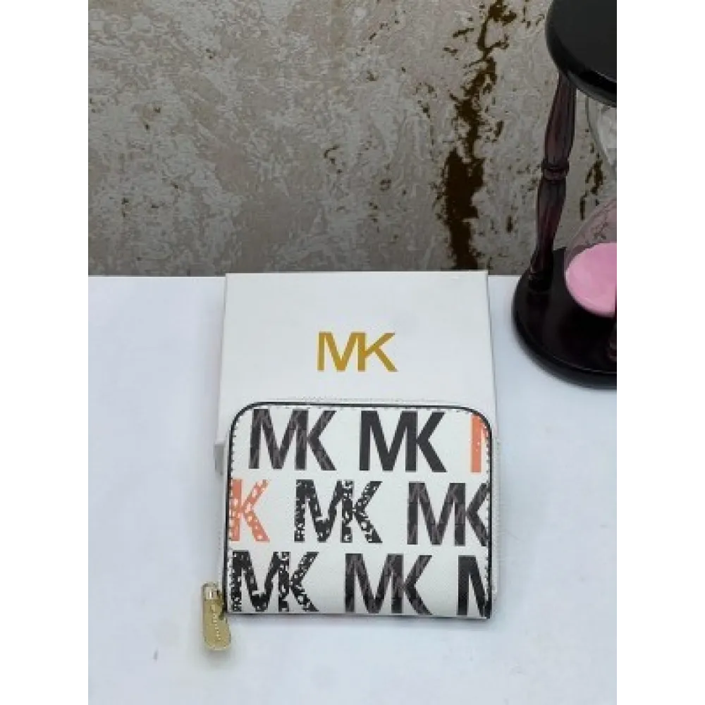 Trendy Michael Kors Wallet For Women (J2302)