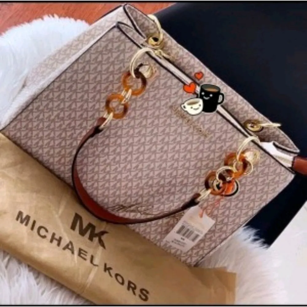Luxurious Michael Kors Handbag For Women (CSO2176)