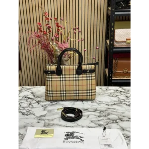 Luxurious Burberry Handbag For Women (CSO2178)