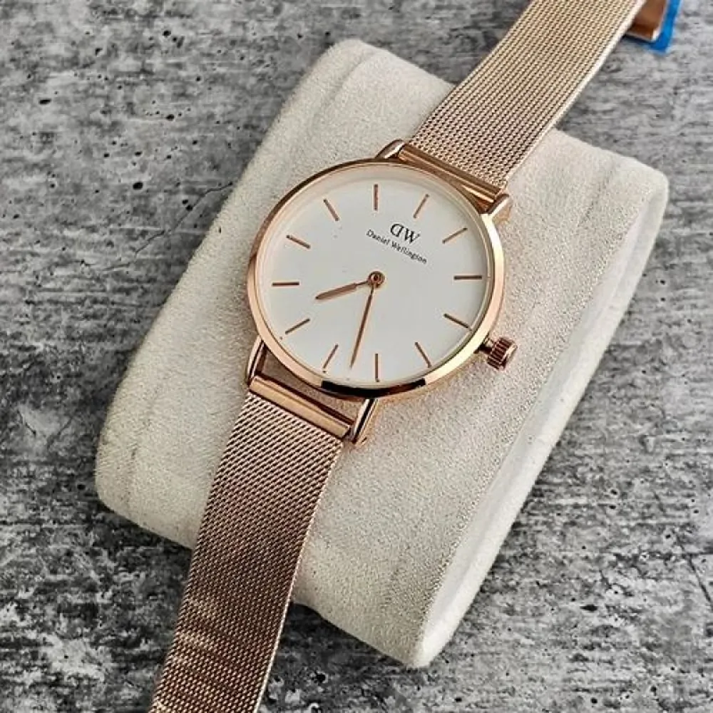 Luxurious Daniel Wellington Watch For Women (BT265)