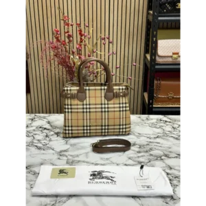 Luxurious Burberry Handbag For Women (CSO2179)
