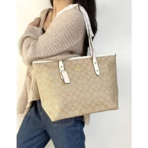 Luxurious Coach Handbag For Women (CSO2398)