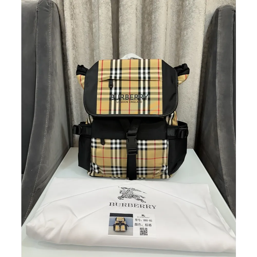 Trendy Burberry Bagpack (J2576)