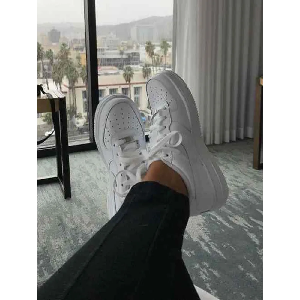 Stylish Nike Air Force 1 White Shoes For Women (BME173)