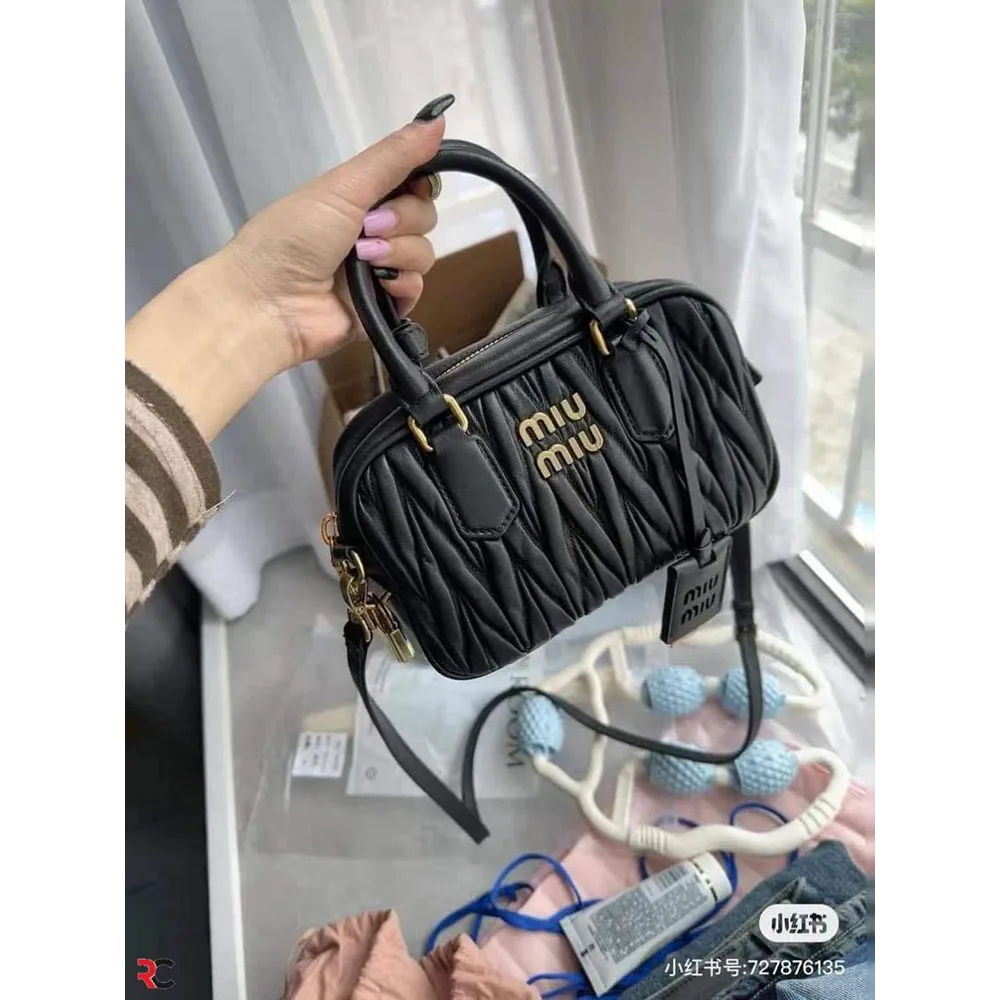 Luxurious Miu Miu Handbag For Women (LAZ1538)