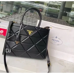 Luxurious Prada Handbag For Women (BSF1700)