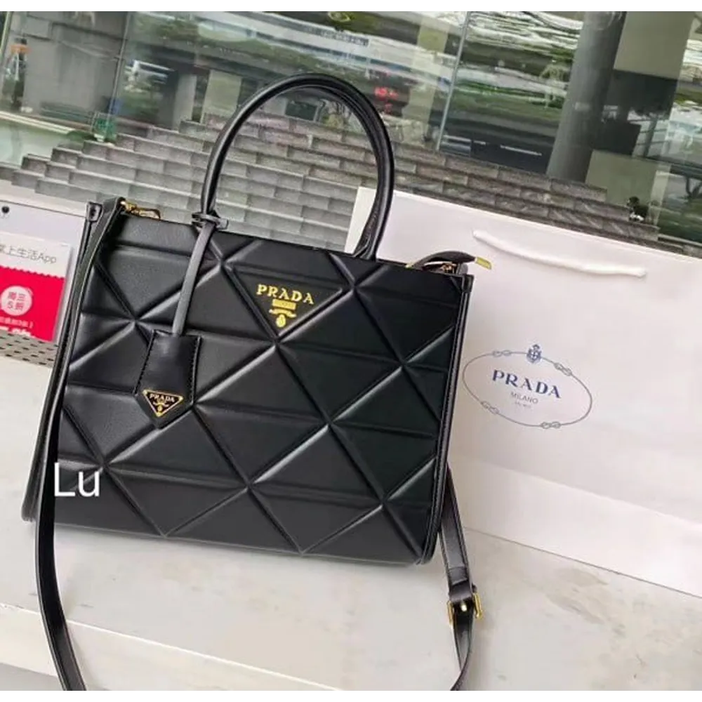Luxurious Prada Handbag For Women (BSF1700)