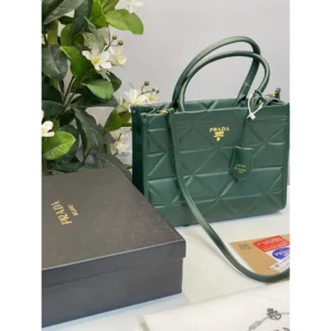 Luxurious Prada Handbag For Women (BSF1701)