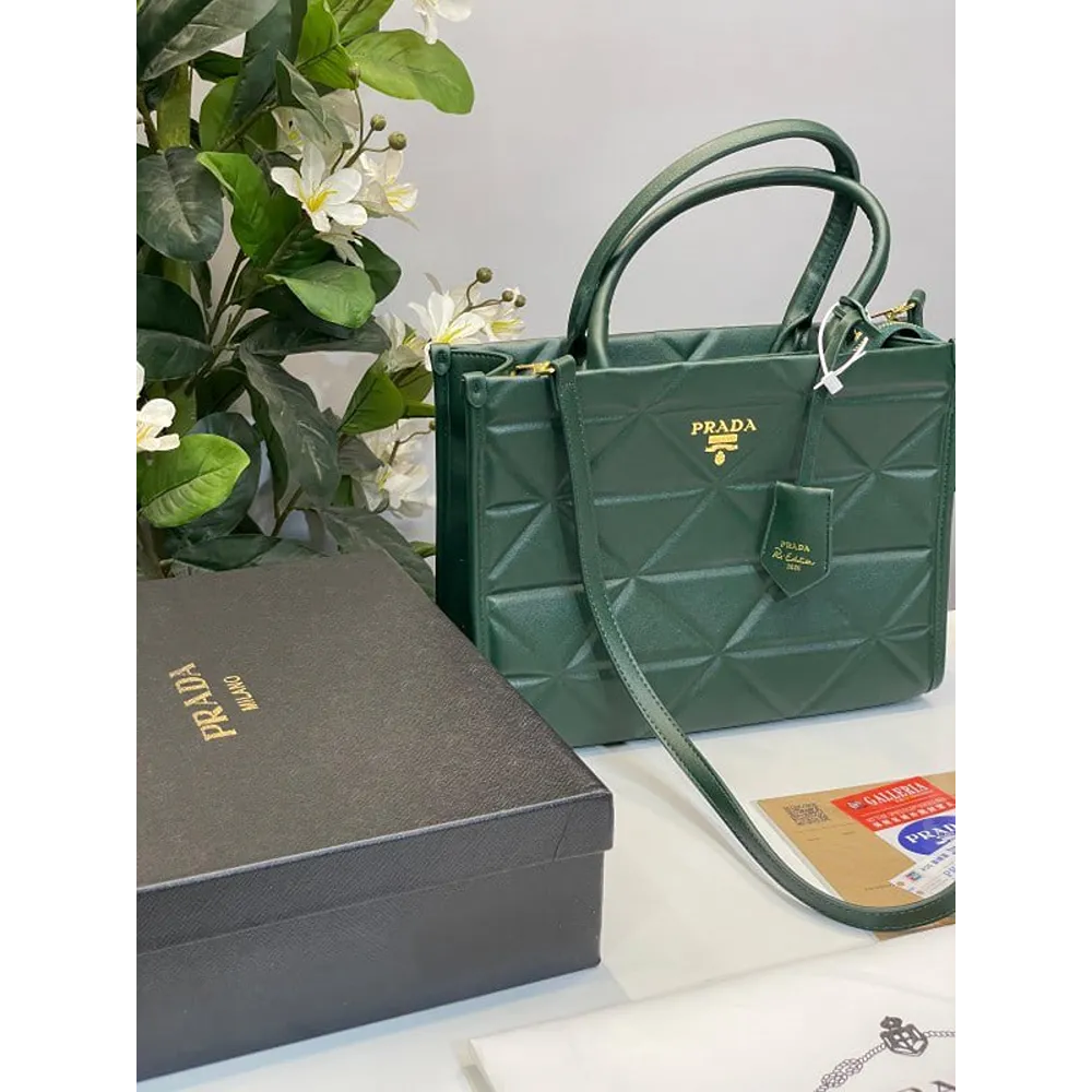 Luxurious Prada Handbag For Women (BSF1701)