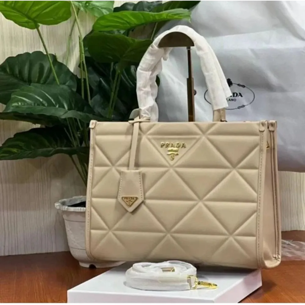Prada Handbag For Women (BOT812)