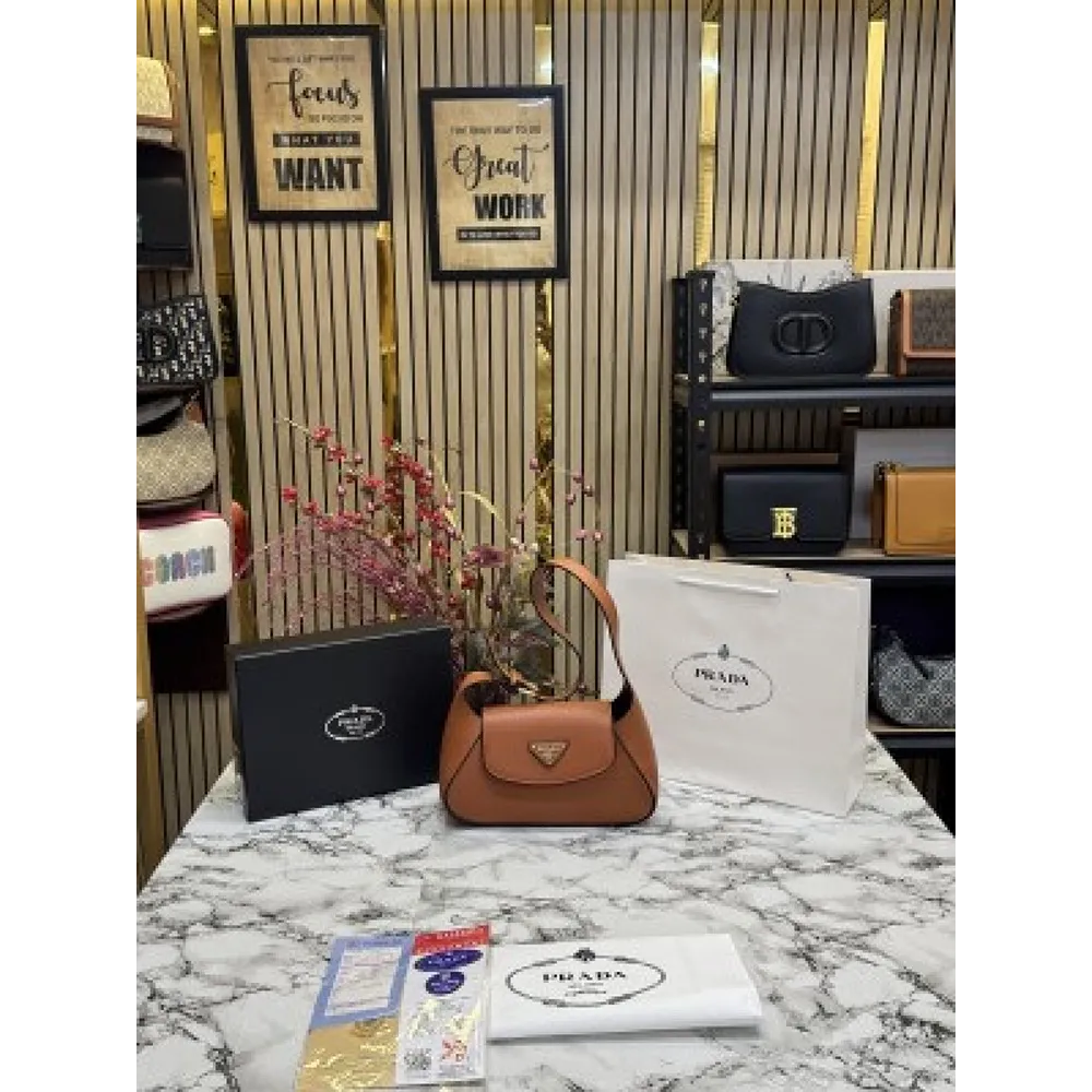 Prada Handbag For Women (BOT982)
